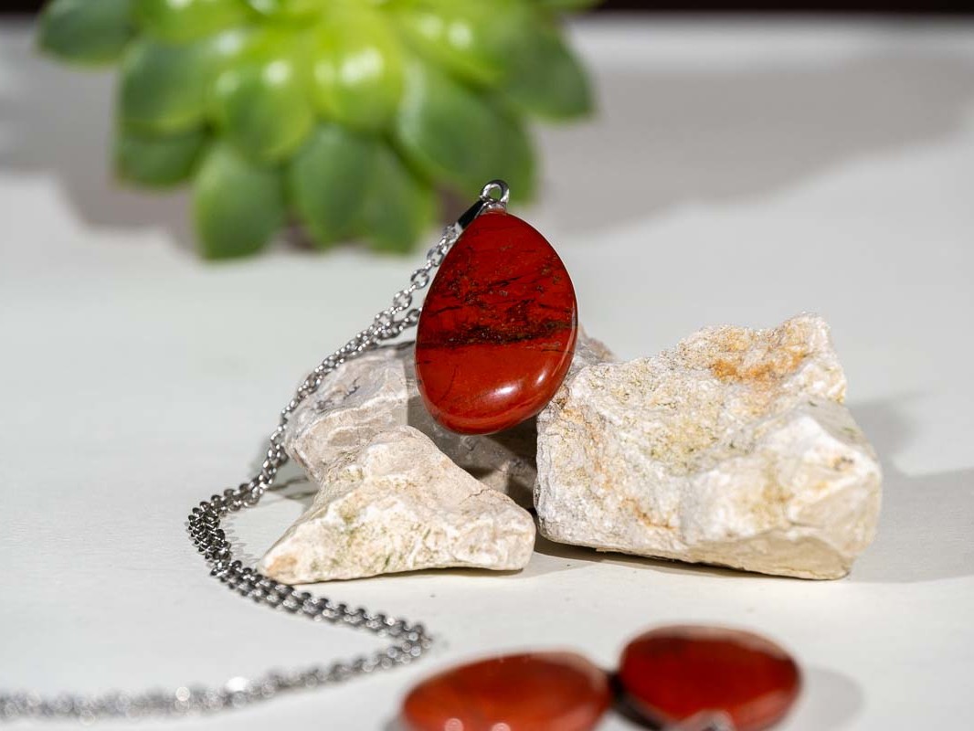 Pendentif Jaspe rouge en forme de larme