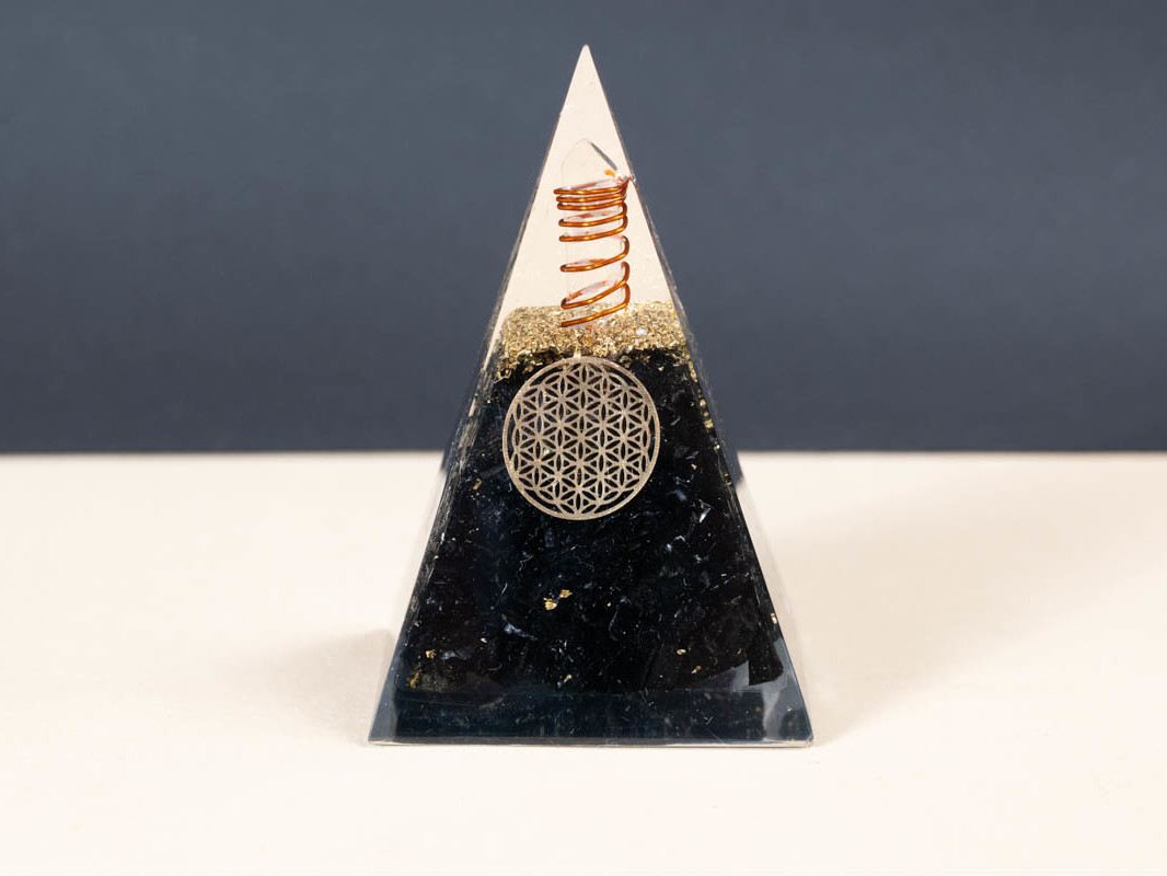 Orgonite pyramide Tourmaline fleur de vie